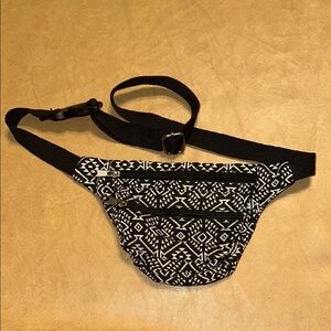 Trendy Black and White Geometric Waist Bag